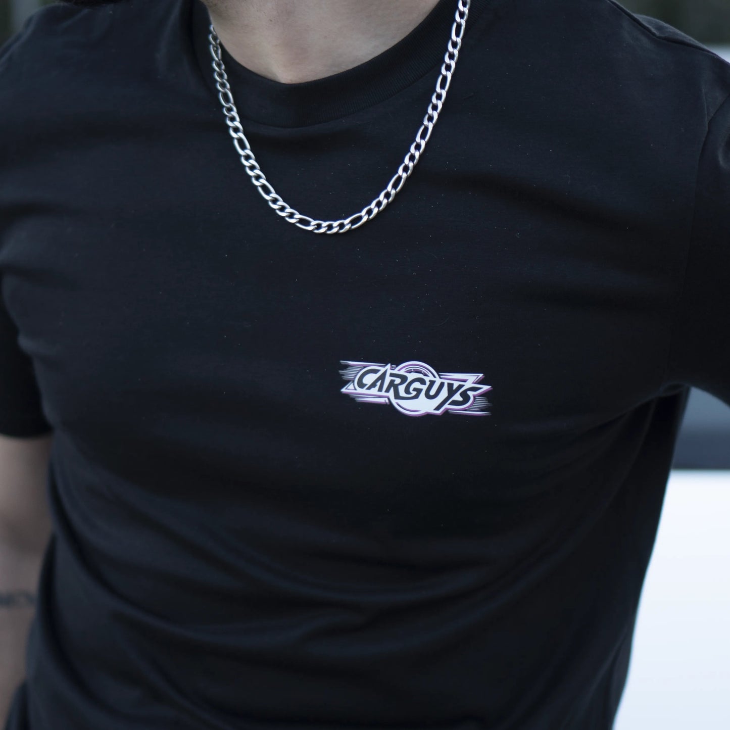 vue rapproché du t-shirt avec logo